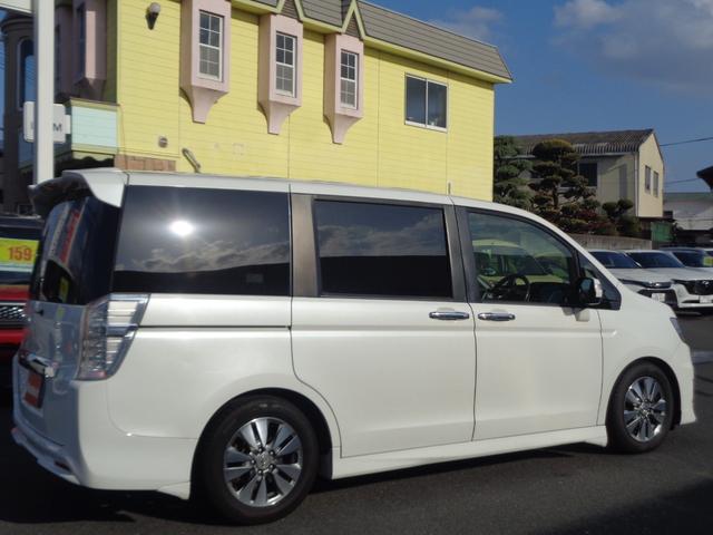 ステップワゴンスパーダ Ｚ　インターナビセレクション　走行無制限１年保証／メーカーＨＤＤナビ／フルセグＴＶ／バックカメラ／ＵＳＢ／後席フリップダウンモニター／ＨＩＤヘッドライト／純正フォグライト／両側パワスラ／ドラレコ／ＥＴＣ／ローダウン／ワンオーナー（11枚目）