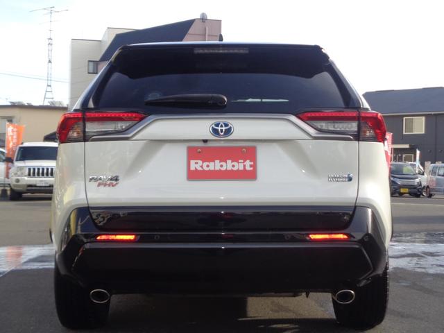ＲＡＶ４ ＰＨＶ ブラックトーン　純正９インチディスプレイオーディオ／純正ナビ／パノラミックビューモニター／パノラマムーンルーフ／寒冷地仕様／スペアタイヤ／前後席シートヒーター／デジタルインナーミラー／セーフティセンス（12枚目）