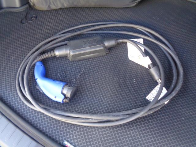 ＲＡＶ４ ＰＨＶ ブラックトーン　純正９インチディスプレイオーディオ／純正ナビ／パノラミックビューモニター／パノラマムーンルーフ／寒冷地仕様／スペアタイヤ／前後席シートヒーター／デジタルインナーミラー／セーフティセンス（25枚目）