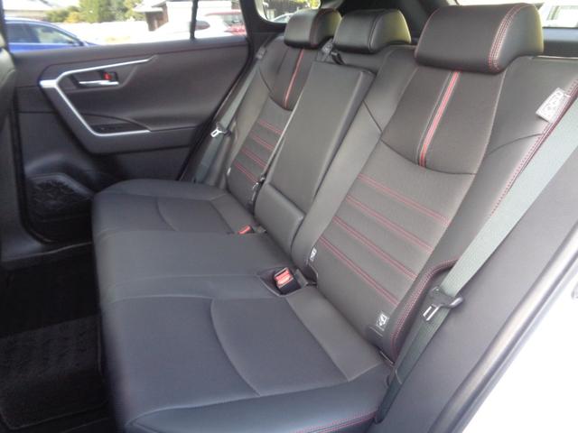 ＲＡＶ４ ＰＨＶ ブラックトーン　純正９インチディスプレイオーディオ／純正ナビ／パノラミックビューモニター／パノラマムーンルーフ／寒冷地仕様／スペアタイヤ／前後席シートヒーター／デジタルインナーミラー／セーフティセンス（31枚目）
