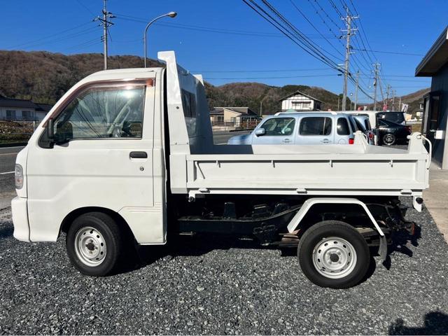 多目的ダンプ　４ＷＤ　軽トラック　５速マニュアルシフト　エアコン　メーカー純正ラジオオーディオ　軽自動車　ＰＴＯダンプ　２名乗り(8枚目)