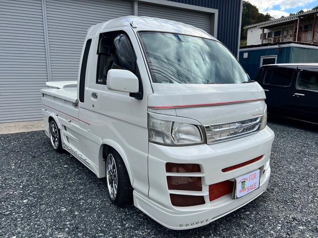 ハイゼットトラック ジャンボリミテッド　４ＷＤ　ＡＴ　ＥＴＣ　バックカメラ　電動格納ミラー　アルミホイール　エアコン　パワーウィンドウ　運転席エアバッグ　ＣＤ　ＤＶＤ再生　ミュージックプレイヤー接続可　Ｂｌｕｅｔｏｏｔｈ（3枚目）