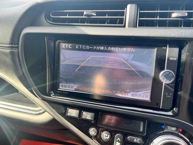 アクア ドライブレコーダー ETC バックカメラ TV アルミホイール スマートキー 電動格納ミラー シートヒーター CVT 記録簿 CD DVD再生 Bluetooth エアコン パワーステアリング(3枚目)