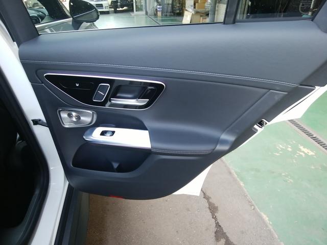 ＧＬＣ ＧＬＣ２２０ｄ　４ＭクペドライバズＰ＋ＡＭＧラインＰ　純正ナビフルセグ　全周囲カメラ　ブルートゥース　革巻きステアリング　アンビエントライト　ブルメスター　ドラレコ　革パワーシートヒーター　パノラミックＳＲ　クルーズコントロール　ヘッドアップディスプレイ（36枚目）