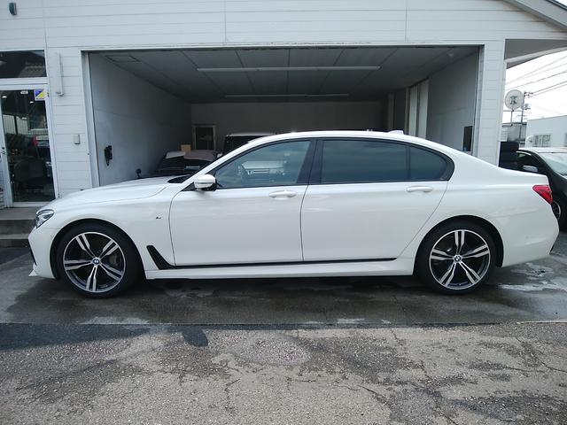 ７シリーズ ７５０Ｌｉ　Ｍスポーツ　純正ナビフルセグ　全周囲カメラ　黒革パワーシートヒーター＆ベンチレーター　カーボンコア　サンルーフ　クルーズコントロール　後席モニター２個　電動リアサンシェード　パワートランク　革巻きステアリング（3枚目）