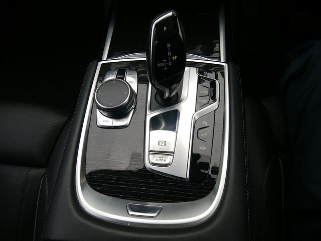 ７シリーズ ７５０Ｌｉ　Ｍスポーツ　純正ナビフルセグ　全周囲カメラ　黒革パワーシートヒーター＆ベンチレーター　カーボンコア　サンルーフ　クルーズコントロール　後席モニター２個　電動リアサンシェード　パワートランク　革巻きステアリング（15枚目）
