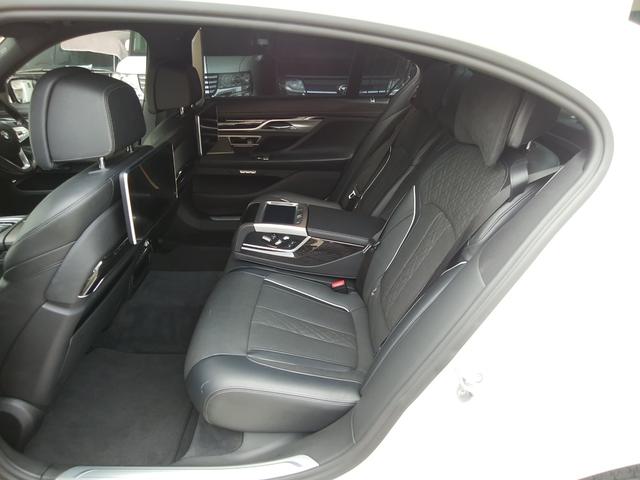 ７シリーズ ７５０Ｌｉ　Ｍスポーツ　純正ナビフルセグ　全周囲カメラ　黒革パワーシートヒーター＆ベンチレーター　カーボンコア　サンルーフ　クルーズコントロール　後席モニター２個　電動リアサンシェード　パワートランク　革巻きステアリング（28枚目）