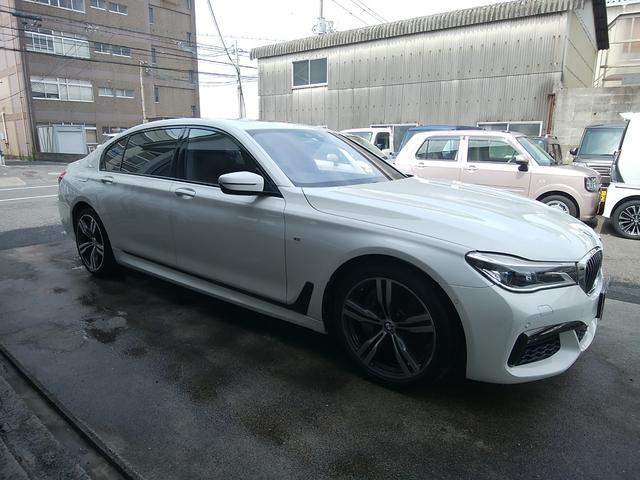７シリーズ ７５０Ｌｉ　Ｍスポーツ　純正ナビフルセグ　全周囲カメラ　黒革パワーシートヒーター＆ベンチレーター　カーボンコア　サンルーフ　クルーズコントロール　後席モニター２個　電動リアサンシェード　パワートランク　革巻きステアリング（33枚目）