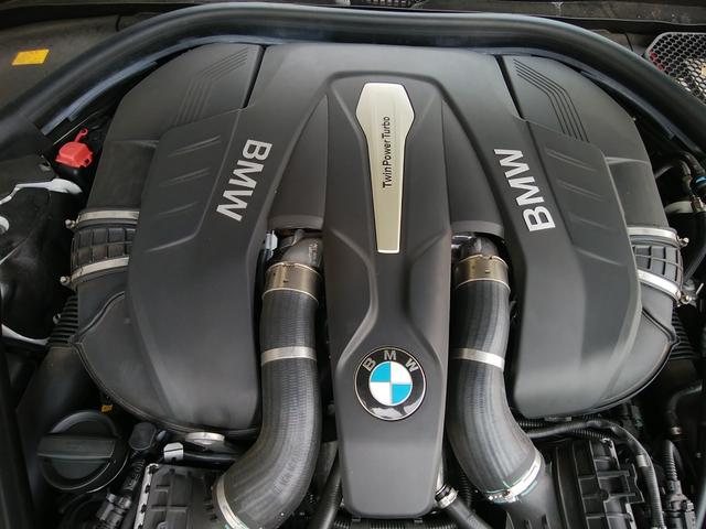 ７シリーズ ７５０Ｌｉ　Ｍスポーツ　純正ナビフルセグ　全周囲カメラ　黒革パワーシートヒーター＆ベンチレーター　カーボンコア　サンルーフ　クルーズコントロール　後席モニター２個　電動リアサンシェード　パワートランク　革巻きステアリング（49枚目）