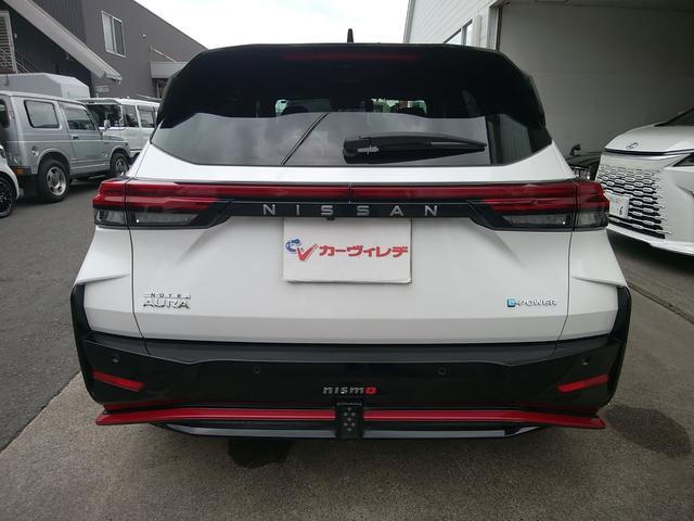 オーラ ニスモ　ワンオーナー　ケンウッド９インチナビフルセグ　全周囲カメラ　全天周ドラレコ　デジタルミラー　ブルートゥース　ＣＤ／ＤＶＤ再生　ＥＴＣ　革巻きステアリング　ニスモエアロ　クリアランスソナー　１７ＡＷ（4枚目）