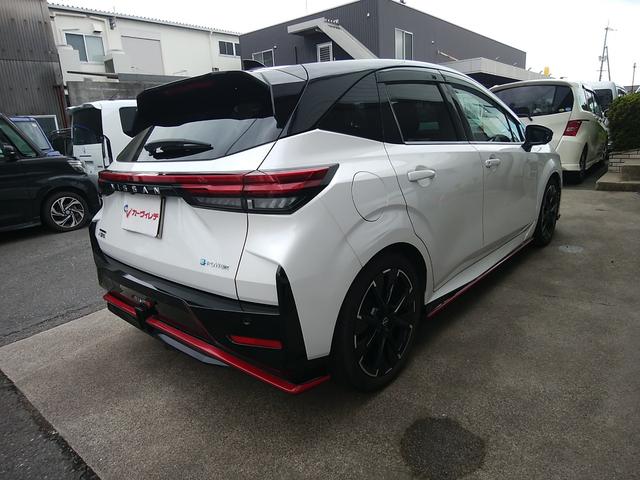オーラ ニスモ　ワンオーナー　ケンウッド９インチナビフルセグ　全周囲カメラ　全天周ドラレコ　デジタルミラー　ブルートゥース　ＣＤ／ＤＶＤ再生　ＥＴＣ　革巻きステアリング　ニスモエアロ　クリアランスソナー　１７ＡＷ（5枚目）