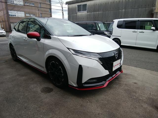 オーラ ニスモ　ワンオーナー　ケンウッド９インチナビフルセグ　全周囲カメラ　全天周ドラレコ　デジタルミラー　ブルートゥース　ＣＤ／ＤＶＤ再生　ＥＴＣ　革巻きステアリング　ニスモエアロ　クリアランスソナー　１７ＡＷ（28枚目）
