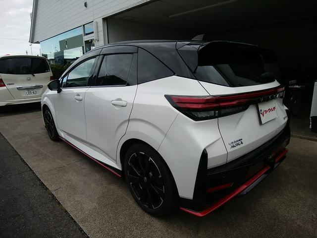 オーラ ニスモ　ワンオーナー　ケンウッド９インチナビフルセグ　全周囲カメラ　全天周ドラレコ　デジタルミラー　ブルートゥース　ＣＤ／ＤＶＤ再生　ＥＴＣ　革巻きステアリング　ニスモエアロ　クリアランスソナー　１７ＡＷ（29枚目）