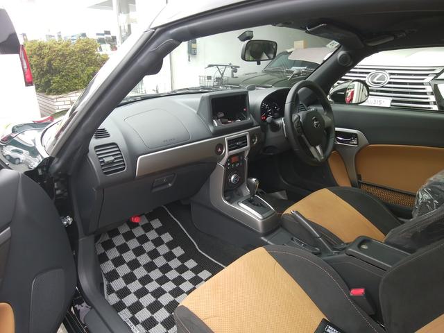 コペン セロ　Ｓ　登録済未使用車　レカロ革シートヒーター　電動オープン　ビルシュタインショック　７速スーパーアクティブシフト付ＣＶＴ　ＭＯＭＯ革巻きステアリング　純正１６インチＡＷ＆マット　ＬＥＤライト　ＩＣターボ（10枚目）