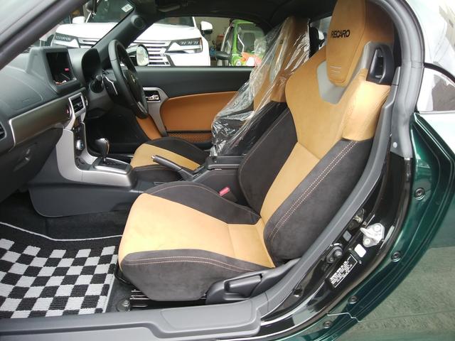 コペン セロ　Ｓ　登録済未使用車　レカロ革シートヒーター　電動オープン　ビルシュタインショック　７速スーパーアクティブシフト付ＣＶＴ　ＭＯＭＯ革巻きステアリング　純正１６インチＡＷ＆マット　ＬＥＤライト　ＩＣターボ（11枚目）