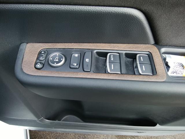 �p���[�E�B���h�E�̃X�C�b�`�ł��B�^�]�Ȃ���S�Ă̑����J���߂̃R���g���[���ł��܂��B����`�F�b�N�n�j�ł��I