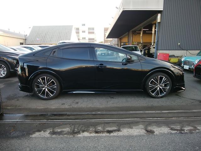 プリウス Ｚ　純正１２．３型ナビＴＶ　全周囲カメラ　デジタルインナーミラー　ミラーキャスト　パワーシートヒーター＆ファン　ステアリングヒーター　クルーズコントロール　ＥＴＣ　純正ＡＷ　パワーリアゲート　スマートキー（3枚目）