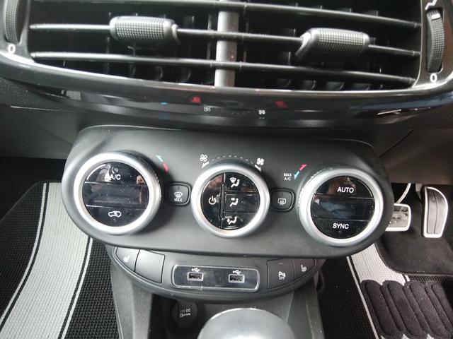 ５００Ｘ スポーツ　黒革パワーシートヒーター　ディスプレイオーディオ　バックカメラ　ブルートゥース　ＵＳＢ端子　クルーズコントロール　クリアランスソナー　ステアリングリモコン　ＥＴＣ　純正１９インチＡＷ　スマートキー（11枚目）