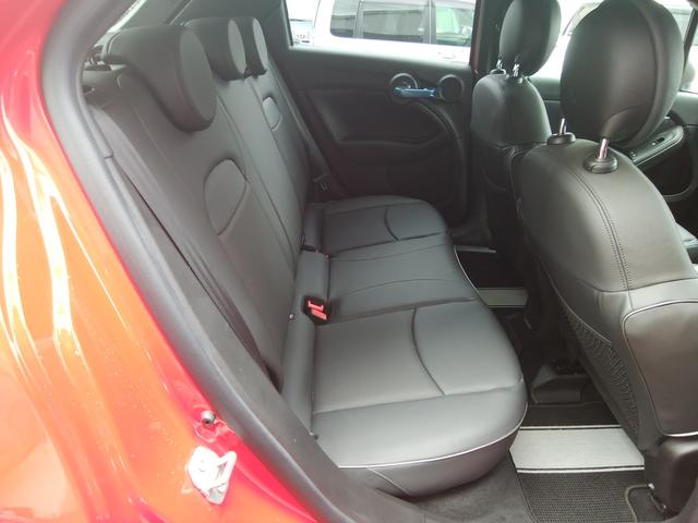 ５００Ｘ スポーツ　黒革パワーシートヒーター　ディスプレイオーディオ　バックカメラ　ブルートゥース　ＵＳＢ端子　クルーズコントロール　クリアランスソナー　ステアリングリモコン　ＥＴＣ　純正１９インチＡＷ　スマートキー（24枚目）