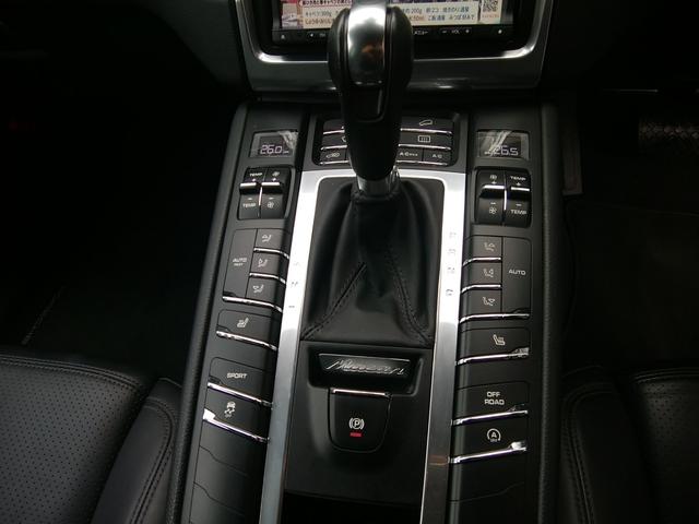 マカン マカンＳ　純正ナビＴＶ　黒革パワーシートヒーター　ドラレコ　２１インチＡＷ　バックサイドカメラ　ブルートゥース　ＣＤ／ＤＶＤ再生　革巻きステアリング　ブラインドスポットモニター　パワーバックドア　ＥＴＣ（15枚目）