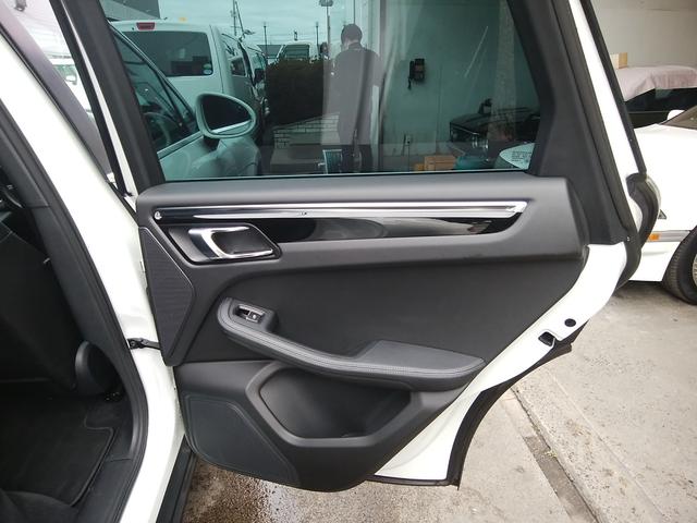 マカン マカンＳ　純正ナビＴＶ　黒革パワーシートヒーター　ドラレコ　２１インチＡＷ　バックサイドカメラ　ブルートゥース　ＣＤ／ＤＶＤ再生　革巻きステアリング　ブラインドスポットモニター　パワーバックドア　ＥＴＣ（42枚目）