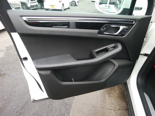 マカン マカンＳ　純正ナビＴＶ　黒革パワーシートヒーター　ドラレコ　２１インチＡＷ　バックサイドカメラ　ブルートゥース　ＣＤ／ＤＶＤ再生　革巻きステアリング　ブラインドスポットモニター　パワーバックドア　ＥＴＣ（43枚目）