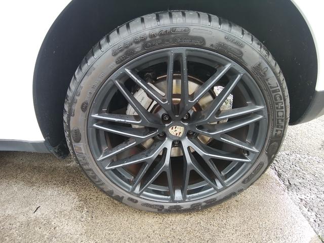 マカン マカンＳ　純正ナビＴＶ　黒革パワーシートヒーター　ドラレコ　２１インチＡＷ　バックサイドカメラ　ブルートゥース　ＣＤ／ＤＶＤ再生　革巻きステアリング　ブラインドスポットモニター　パワーバックドア　ＥＴＣ（66枚目）