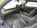 【運転席・助手席】足元はとてもゆったりしております!長時間運転しても疲れを感じませんよ♪助手席も広々です♪座ってみるとその広さを感じます!