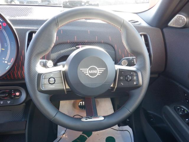 ＭＩＮＩ ジョンクーパーワークス　カントリーマンオール４ＪＣＷ　Ｌ・ＰＫＧ（ＪＣＷパホーマンスブレーキ・アクティブシート・電動シート・インテリアカメラ・Ｈａｒｍａｎ／ｋａｒｄｏｎスピーカーシステム）３６０°カメラ・パワーバックドア・ヘッドアップディスプレイ（27枚目）