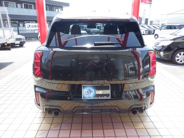 ＭＩＮＩ ジョンクーパーワークス　カントリーマンオール４ＪＣＷ　電動パノラマルーフ・ハーマンカートン・ヘッドアップディスプレイ・パワーシート／ハーフレザーシート・Ｌパッケージ・ドラレコ・パワーバックドア・置くだけ充電（7枚目）