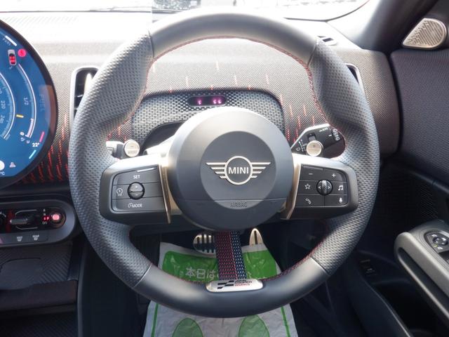 ＭＩＮＩ ジョンクーパーワークス　カントリーマンオール４ＪＣＷ　電動パノラマルーフ・ハーマンカートン・ヘッドアップディスプレイ・パワーシート／ハーフレザーシート・Ｌパッケージ・ドラレコ・パワーバックドア・置くだけ充電（25枚目）