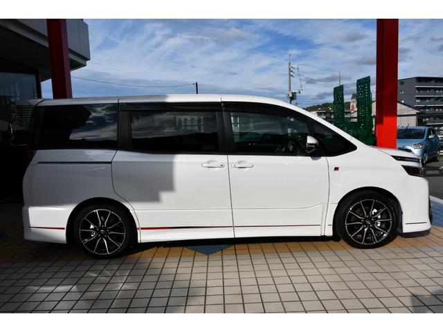 ヴォクシー ＺＳ　ＧＲスポーツ　１オーナ・アルパイン１１インチナビ／フルセグ／ダブルゾーン＆１２．８インチ後席モニター・バックカメラ・両側パワースライドドア・前後ドライブレコーダ・ＥＴＣ・ＬＥＤヘッドライト＆ＦＯＧ・スペアタイヤ付（9枚目）