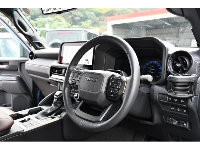 ランドクルーザー２５０ ＺＸ　ＪＢＬプレミアムサウンド　プロジェクタ式３眼ヘッドライト　サイドステップＬＥＤ　バトルシフト　アクティブハイビーム　ナビゲーション　トヨタチームメート　ドライバーモニターカメラ　２０インチアルミ（10枚目）