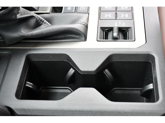 ランドクルーザー２５０ ＺＸ　ＪＢＬプレミアムサウンド　プロジェクタ式３眼ヘッドライト　サイドステップＬＥＤ　バトルシフト　アクティブハイビーム　ナビゲーション　トヨタチームメート　ドライバーモニターカメラ　２０インチアルミ（41枚目）