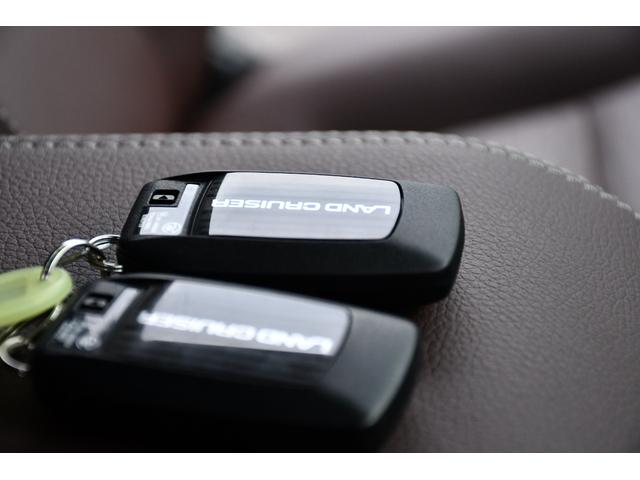 ランドクルーザー２５０ ＺＸ　ＪＢＬプレミアムサウンド　プロジェクタ式３眼ヘッドライト　サイドステップＬＥＤ　バトルシフト　アクティブハイビーム　ナビゲーション　トヨタチームメート　ドライバーモニターカメラ　２０インチアルミ（53枚目）