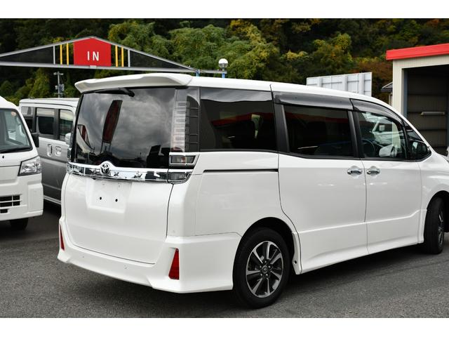 ヴォクシー ＺＳ　煌ＩＩＩ　ケンウッド９インチナビ／フルセグ・社外１４インチ後席モニター・バックカメラ・ハーフレザーシート・ＥＴＣ・前後ドライブレコーダ・両側パワースライドドア・トヨタセーフティーセンス・クルーズコントロール（4枚目）