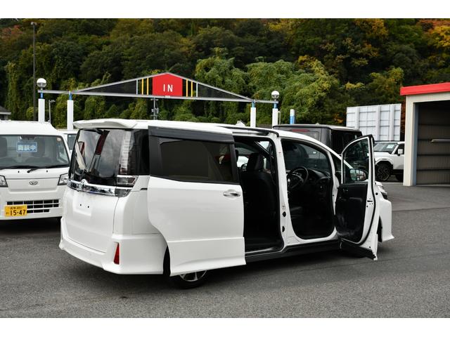 ヴォクシー ＺＳ　煌ＩＩＩ　ケンウッド９インチナビ／フルセグ・社外１４インチ後席モニター・バックカメラ・ハーフレザーシート・ＥＴＣ・前後ドライブレコーダ・両側パワースライドドア・トヨタセーフティーセンス・クルーズコントロール（5枚目）