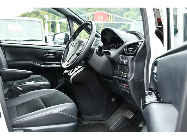 ヴォクシー ＺＳ　煌ＩＩＩ　ケンウッド９インチナビ／フルセグ・社外１４インチ後席モニター・バックカメラ・ハーフレザーシート・ＥＴＣ・前後ドライブレコーダ・両側パワースライドドア・トヨタセーフティーセンス・クルーズコントロール（6枚目）