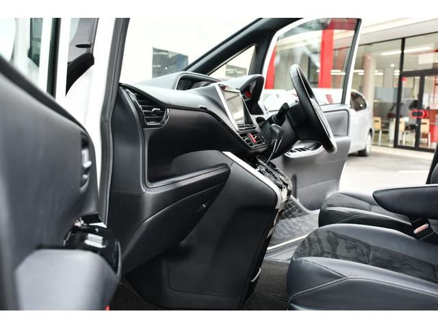 ヴォクシー ＺＳ　煌ＩＩＩ　ケンウッド９インチナビ／フルセグ・社外１４インチ後席モニター・バックカメラ・ハーフレザーシート・ＥＴＣ・前後ドライブレコーダ・両側パワースライドドア・トヨタセーフティーセンス・クルーズコントロール（7枚目）