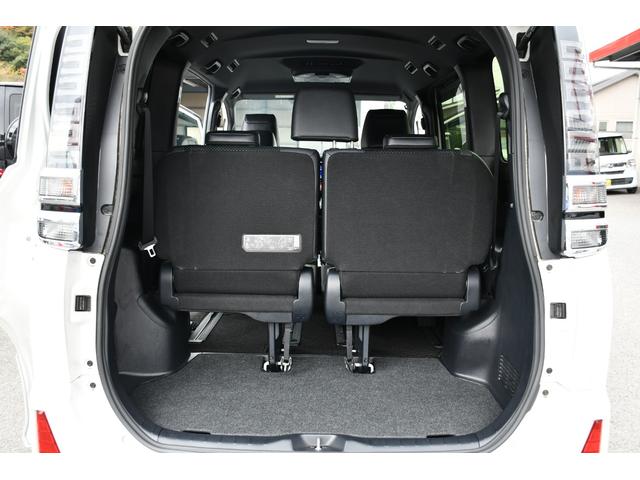 ヴォクシー ＺＳ　煌ＩＩＩ　ケンウッド９インチナビ／フルセグ・社外１４インチ後席モニター・バックカメラ・ハーフレザーシート・ＥＴＣ・前後ドライブレコーダ・両側パワースライドドア・トヨタセーフティーセンス・クルーズコントロール（15枚目）