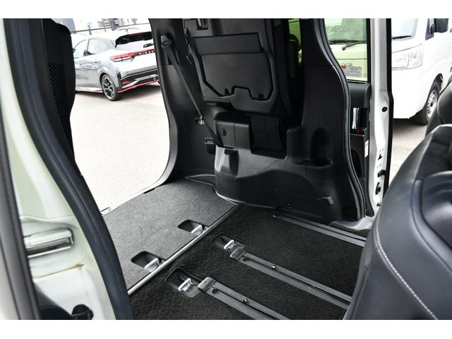 ヴォクシー ＺＳ　煌ＩＩＩ　ケンウッド９インチナビ／フルセグ・社外１４インチ後席モニター・バックカメラ・ハーフレザーシート・ＥＴＣ・前後ドライブレコーダ・両側パワースライドドア・トヨタセーフティーセンス・クルーズコントロール（18枚目）