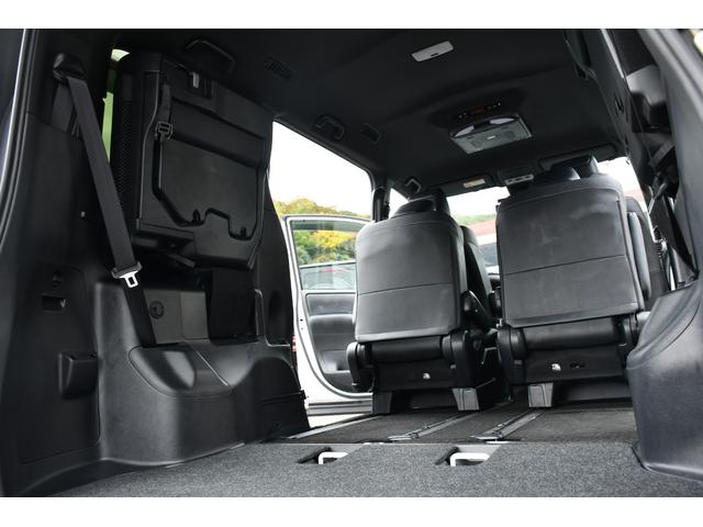 ヴォクシー ＺＳ　煌ＩＩＩ　ケンウッド９インチナビ／フルセグ・社外１４インチ後席モニター・バックカメラ・ハーフレザーシート・ＥＴＣ・前後ドライブレコーダ・両側パワースライドドア・トヨタセーフティーセンス・クルーズコントロール（19枚目）