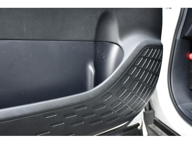 ヴォクシー ＺＳ　煌ＩＩＩ　ケンウッド９インチナビ／フルセグ・社外１４インチ後席モニター・バックカメラ・ハーフレザーシート・ＥＴＣ・前後ドライブレコーダ・両側パワースライドドア・トヨタセーフティーセンス・クルーズコントロール（26枚目）