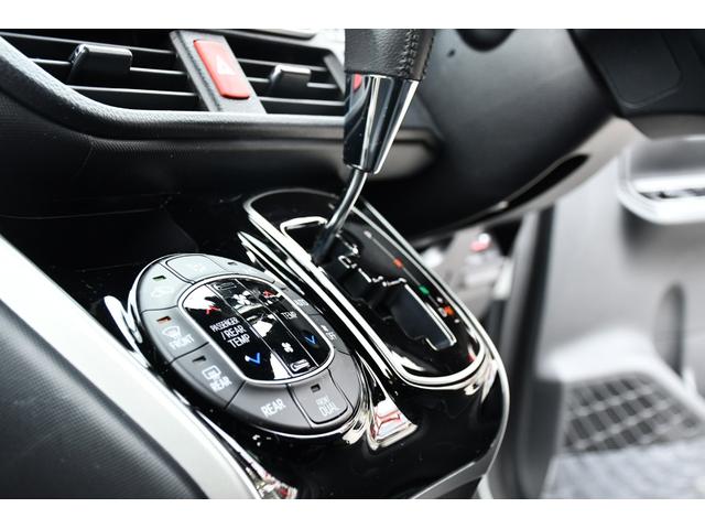 ヴォクシー ＺＳ　煌ＩＩＩ　ケンウッド９インチナビ／フルセグ・社外１４インチ後席モニター・バックカメラ・ハーフレザーシート・ＥＴＣ・前後ドライブレコーダ・両側パワースライドドア・トヨタセーフティーセンス・クルーズコントロール（34枚目）