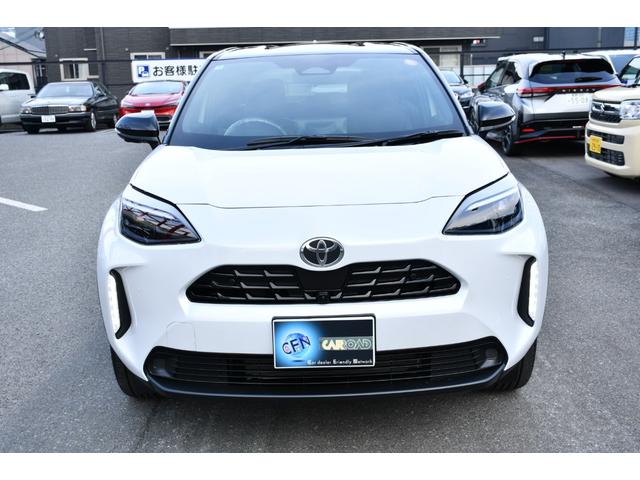 ヤリスクロス ハイブリッドＺ　登録済未使用車・トヨタチームメイト・８インチナビ／フルセグ・パノラミックビューモニター（床下透過表示）・ＨＤＭＩ入力・ＵＳＢ入力・ヘッドＵＰディスプレイ・ＢＳＭ・ハンズフリィーパワーバックドア（4枚目）