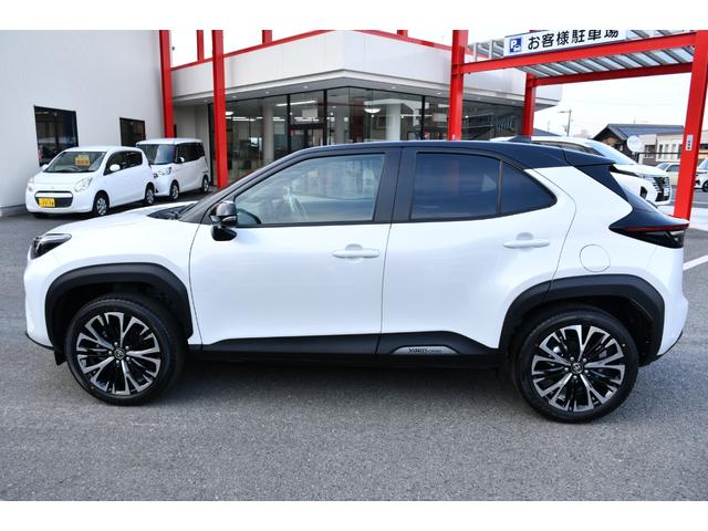 ヤリスクロス ハイブリッドＺ　登録済未使用車・トヨタチームメイト・８インチナビ／フルセグ・パノラミックビューモニター（床下透過表示）・ＨＤＭＩ入力・ＵＳＢ入力・ヘッドＵＰディスプレイ・ＢＳＭ・ハンズフリィーパワーバックドア（6枚目）