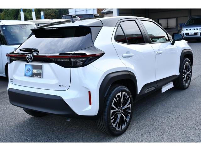 ヤリスクロス ハイブリッドＺ　登録済未使用車・トヨタチームメイト・８インチナビ／フルセグ・パノラミックビューモニター（床下透過表示）・ＨＤＭＩ入力・ＵＳＢ入力・ヘッドＵＰディスプレイ・ＢＳＭ・ハンズフリィーパワーバックドア（9枚目）