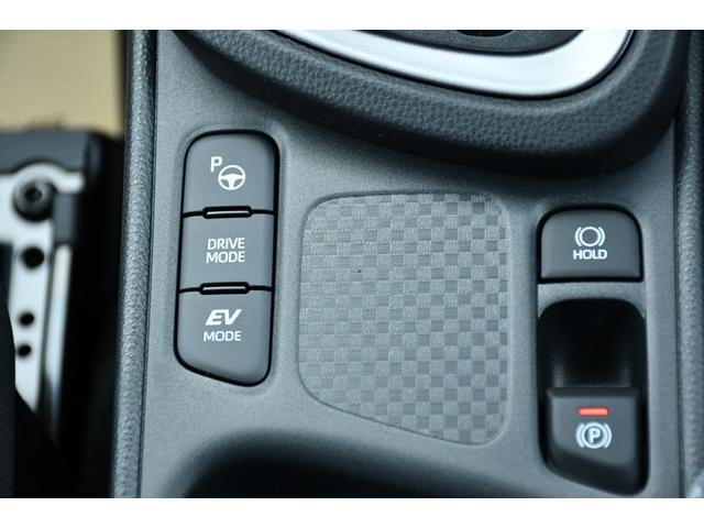 ヤリスクロス ハイブリッドＺ　登録済未使用車・トヨタチームメイト・８インチナビ／フルセグ・パノラミックビューモニター（床下透過表示）・ＨＤＭＩ入力・ＵＳＢ入力・ヘッドＵＰディスプレイ・ＢＳＭ・ハンズフリィーパワーバックドア（41枚目）