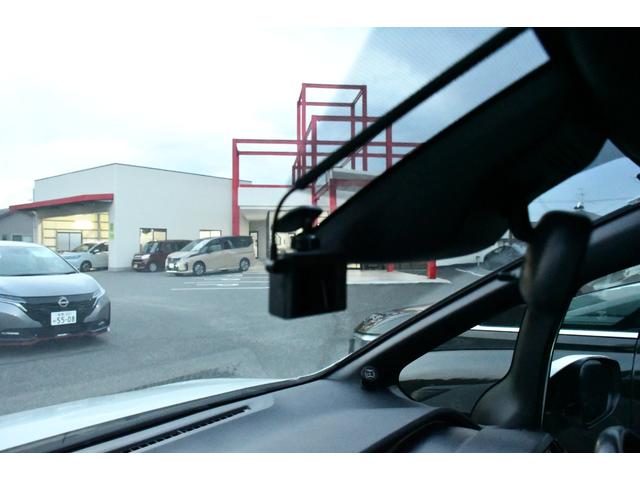 ノア Ｓｉ　ダブルバイビー　純正１０インチナビ／フルセグ／ＣＤ／ＤＶＤ・１２．１インチ後席モニター・ツィーター・バックカメラ・ＥＴＣ・ＴＲＤ１７インチＡＷ・ハ－フレザーシート・７人乗り・ドラレコ・トヨタセフティーセンス（30枚目）