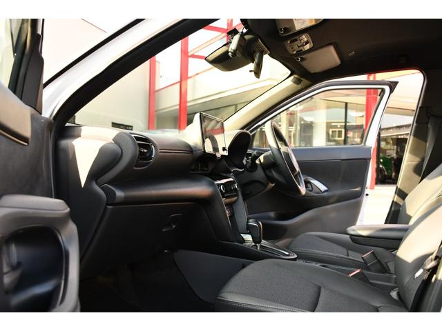 ヤリスクロス ハイブリッドＺ　純正ナビ　パノラミックビューモニター　パワーバックドア　３６０度前後ドライブレコーダー　ハンドルヒーター　シートヒーター　ブラインドスポットモニター　フルセグテレビ　ＨＤＭＩ入力（7枚目）